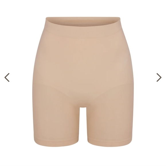 SKIMS Other - SKIMS NWOT SEAMLESS SCULPT MID THIGH SHORT size XXS/XS sand